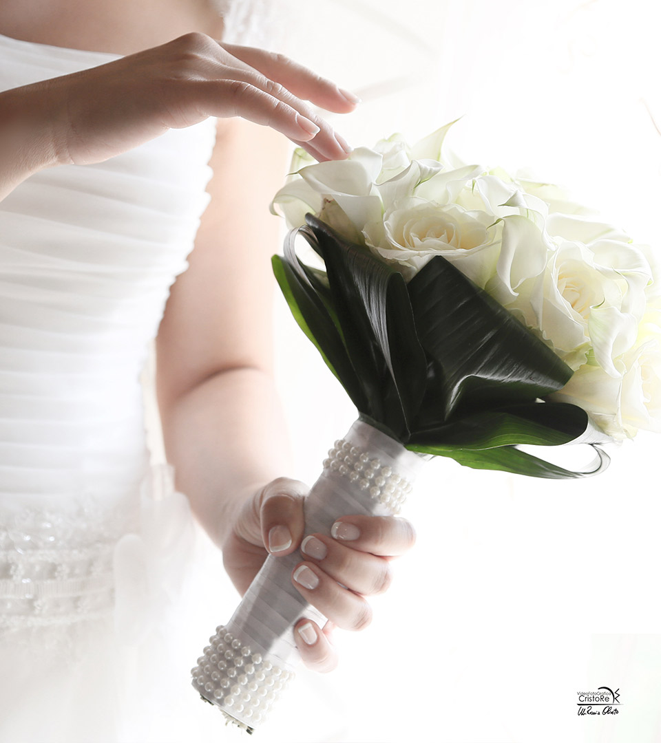 Il bouquet da sposa ha il ruolo di protagonista indiscusso, poiché accompagna la sposa per tutto il giorno. Fiori e composizioni floreali per matrimoni a Lauria in provincia di Potenza - Basilicata.