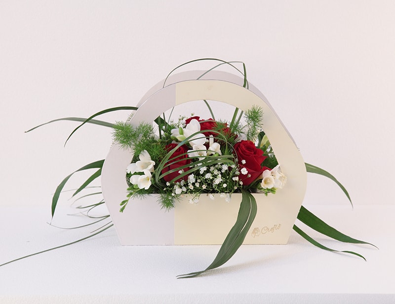 Dillo con un fiore. Bag e cesti di vimini di tendenza 